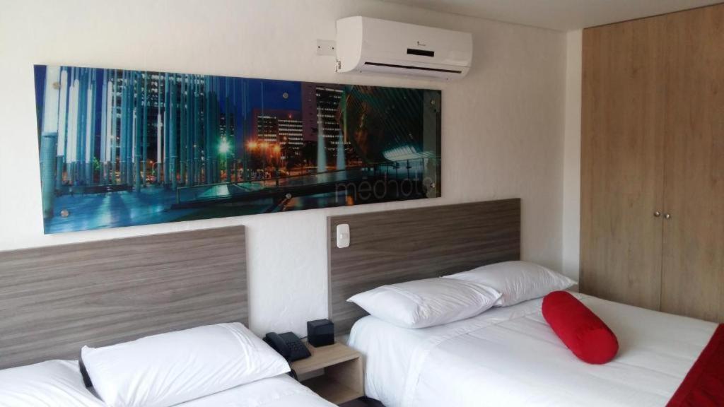 Hotel Med 70 Medellín Dış mekan fotoğraf