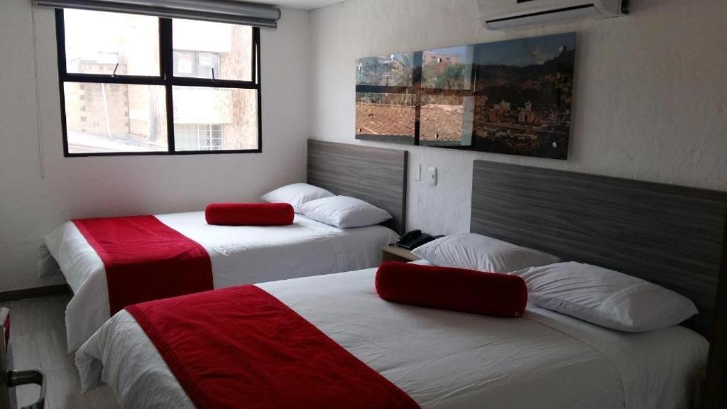 Hotel Med 70 Medellín Dış mekan fotoğraf