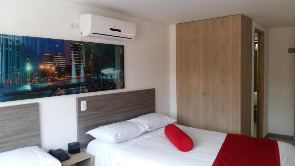 Hotel Med 70 Medellín Dış mekan fotoğraf